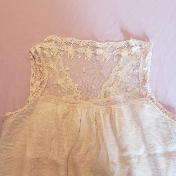 Ruffled Lace Top💕 - Picture 5 of 6